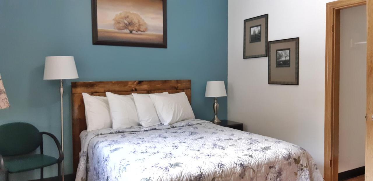 Maciver'S Motel And Camp Blind River Екстериор снимка