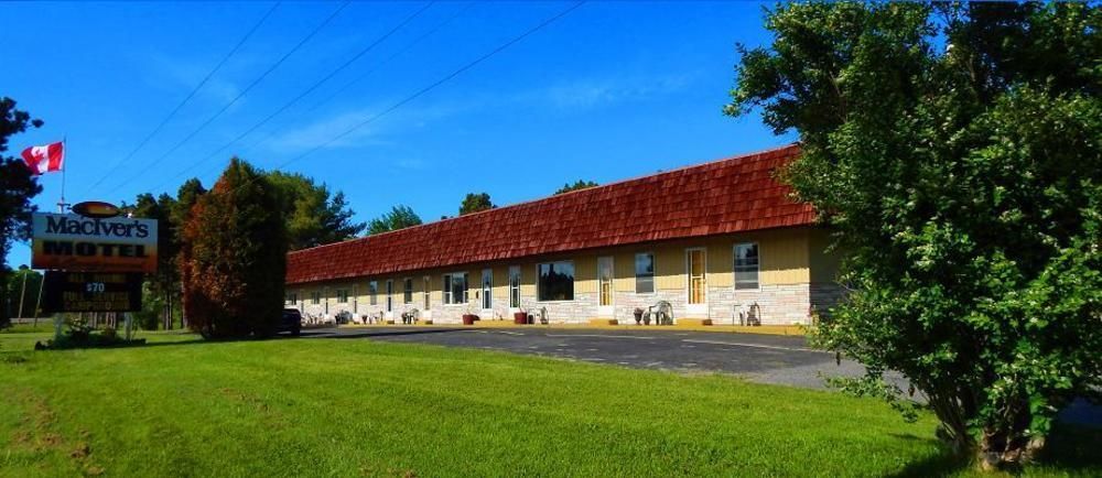 Maciver'S Motel And Camp Blind River Екстериор снимка